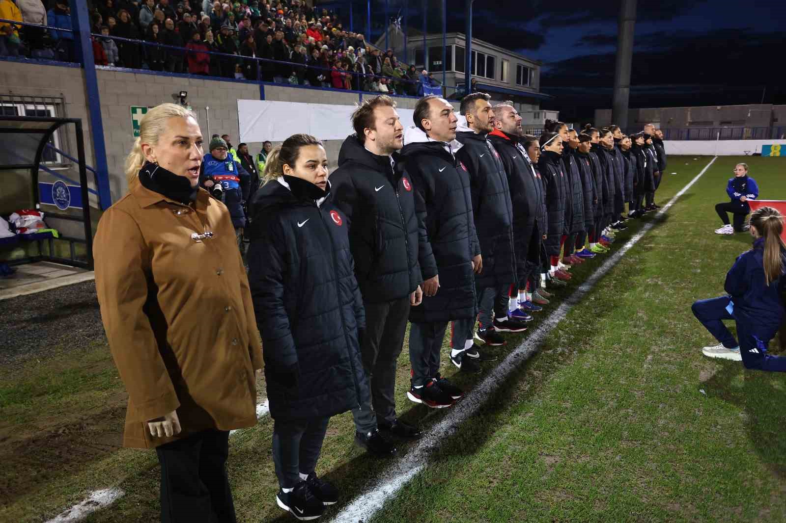 Necla Kıragası: "Türk kadını, neler yapabileceğini bir kez daha gösterdi"