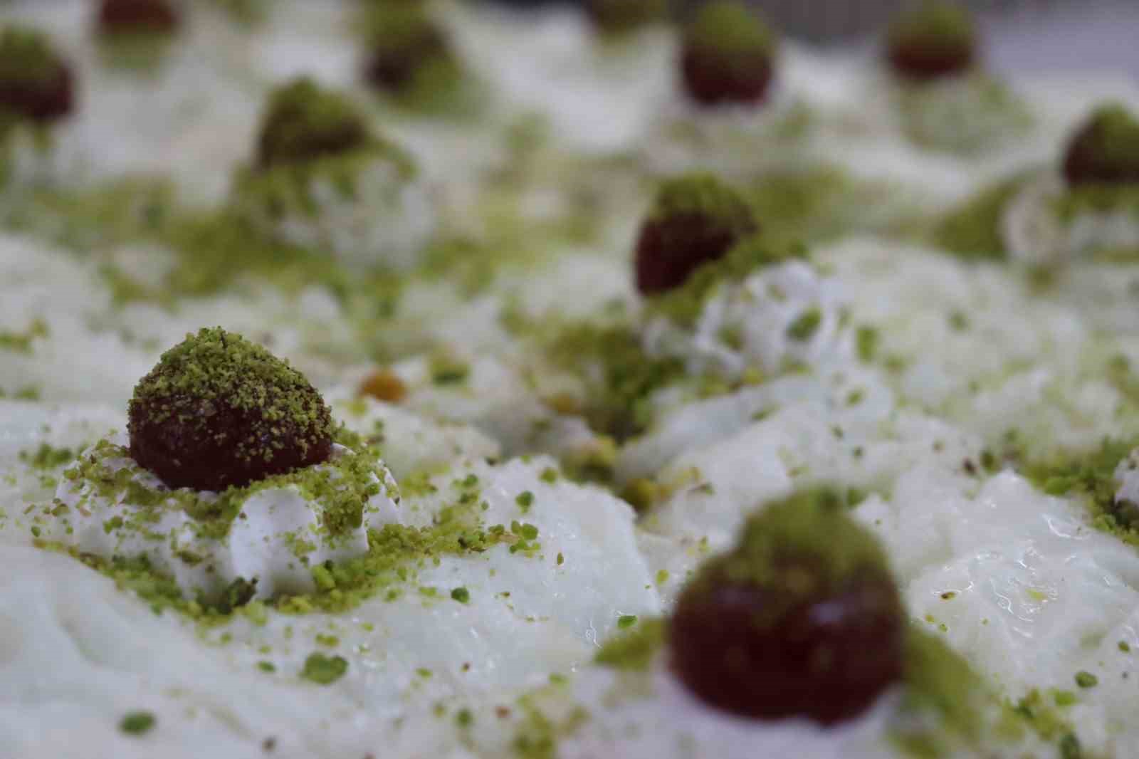 25 yıllık usta, tarihi Osmanlı’ya dayanan güllaçın püf noktalarını anlattı