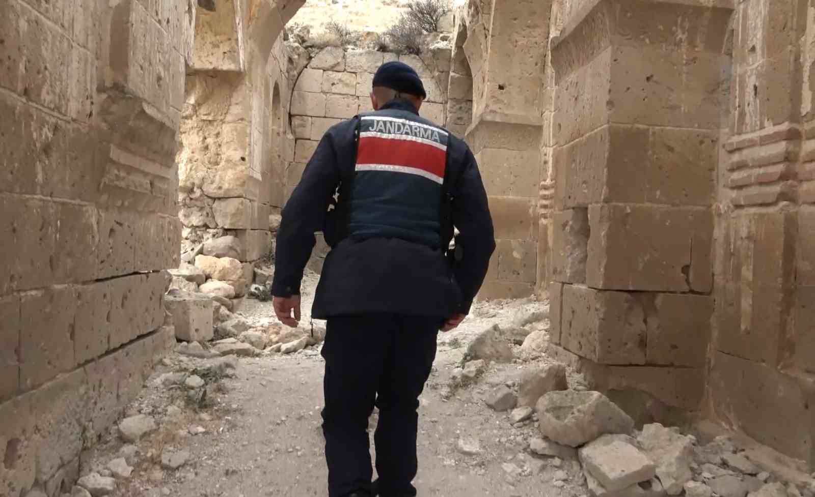 Aksaray&rsquo;da jandarma ekipleri tarihi mekanlarda devriyede
