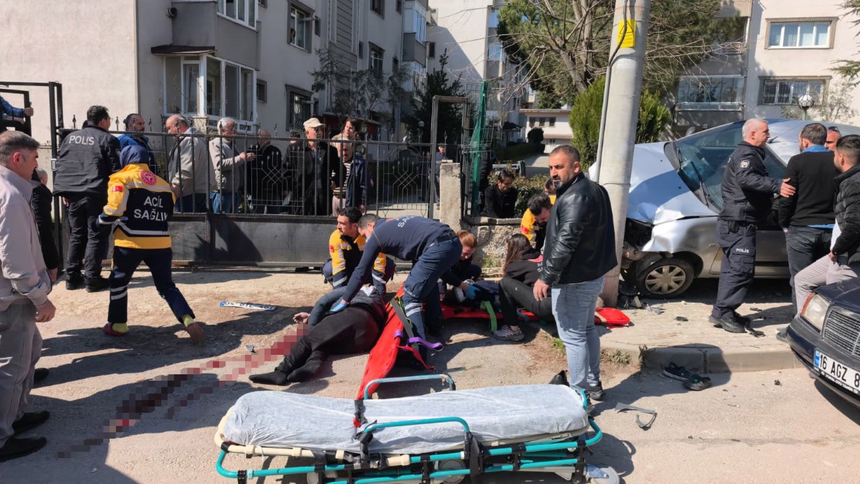 El freni &ccedil;ekilmeyen otomobil faciaya sebep oldu: 1 &ouml;l&uuml;, 2 ağır yaralı