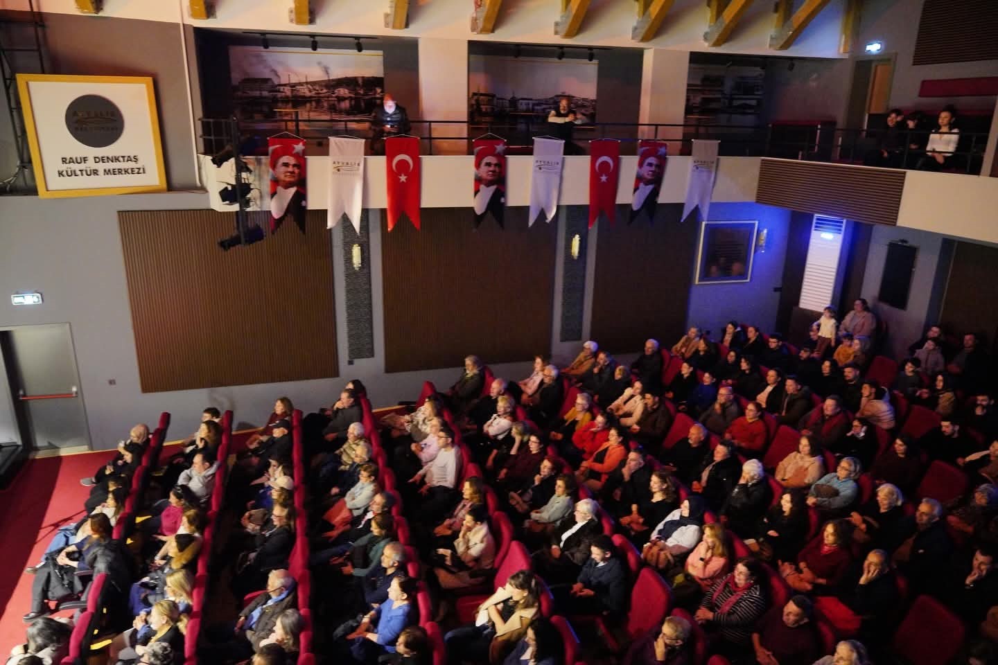 Ayvalık&rsquo;ta "Hangisi Ger&ccedil;ek?" oyunu b&uuml;y&uuml;k ilgi g&ouml;rd&uuml;
