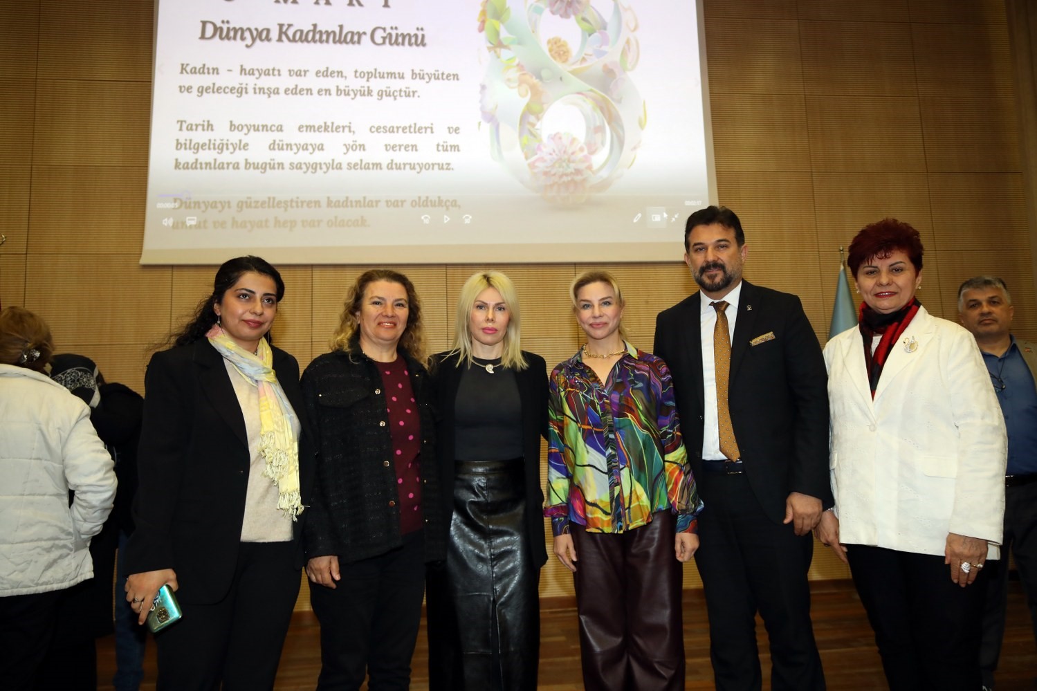 Prof. Dr. &Ouml;zkan: "Kadınlarını geri bırakan toplumun ileri gitmesi imkansız"
