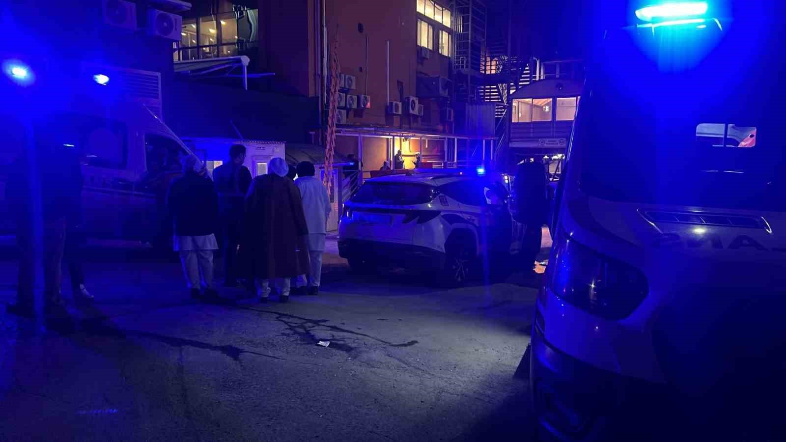 Avcılar&rsquo;da &ccedil;amaşır suyu &uuml;retim tesisinde 8 kişi zehirlendi
