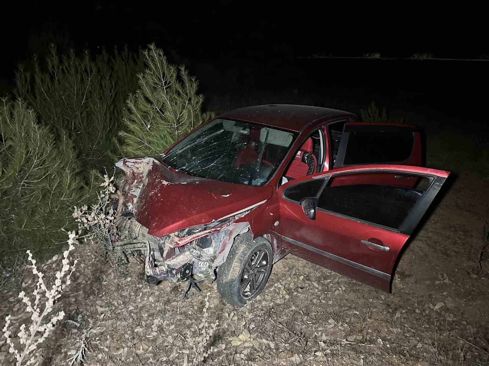 Uşak’ta iki otomobil çarpıştı: 2’si çocuk 5 yaralı