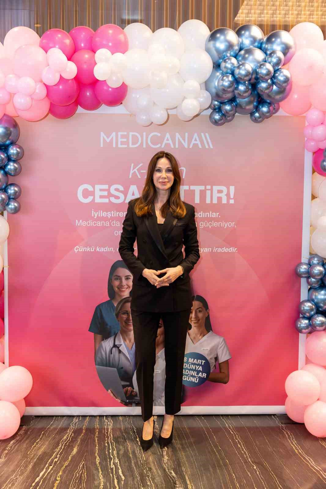 Demet Şener D&uuml;nya Kadınlar G&uuml;n&uuml; etkinliğinde anne olmanın g&uuml;c&uuml;n&uuml; anlattı
