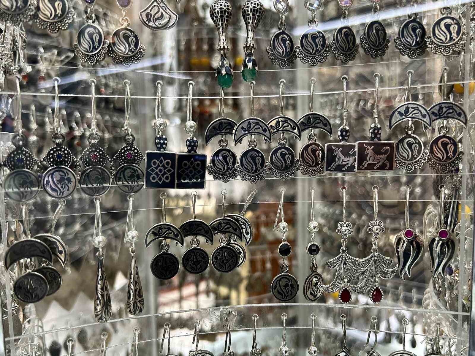 Van&rsquo;ın tescilli savat sanatı gen&ccedil; kuşaklara aktarılıyor
