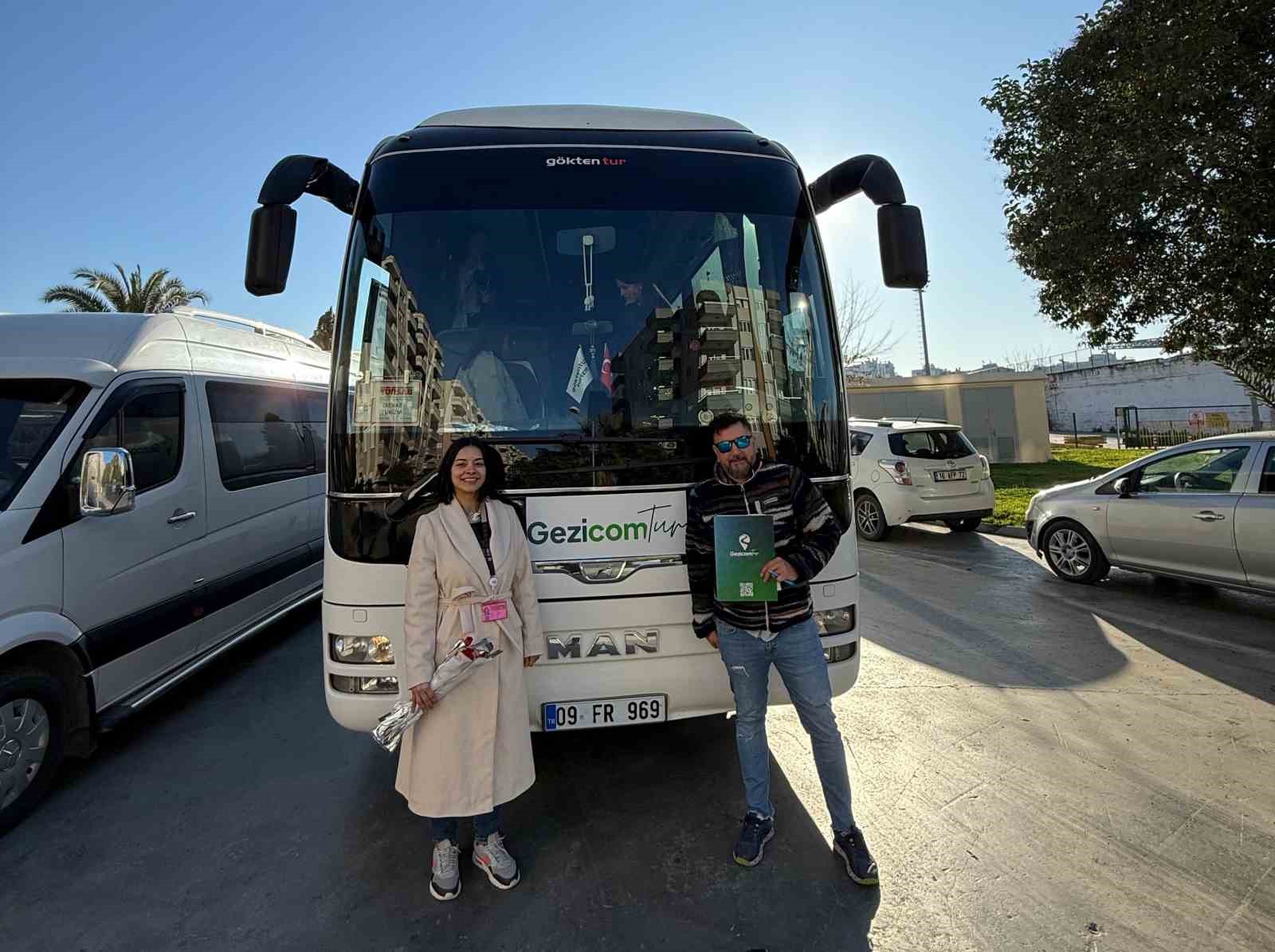 Turizmci Menemencioğlu ve G&ouml;kten&rsquo;den  Aydınlı kadınlara jest

