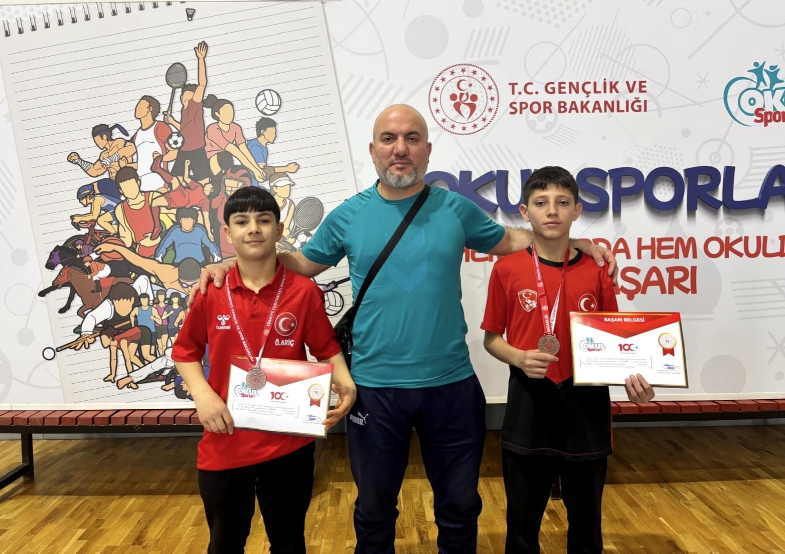 Yunusemreli yıldız güreşçilerden iki bronz madalya