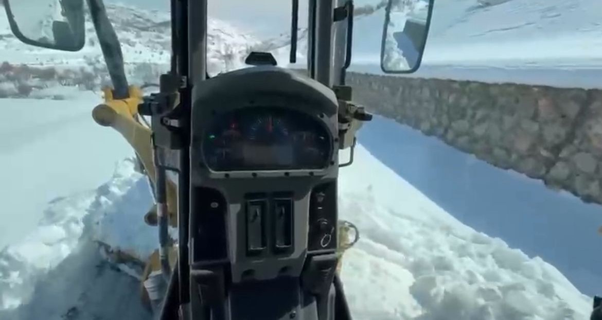 Siirt&rsquo;te kardan kapanan 120 k&ouml;y yolunun 105&rsquo;i a&ccedil;ıldı
