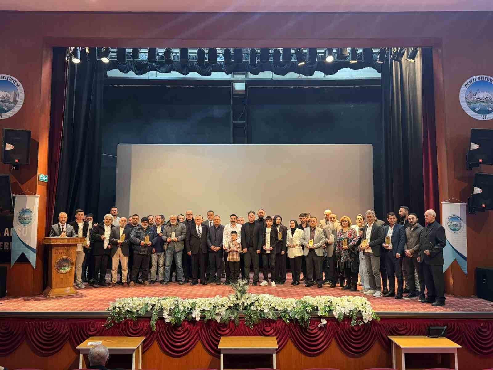 "Evereğin Velisi" filminin &ouml;d&uuml;l t&ouml;reni yapıldı
