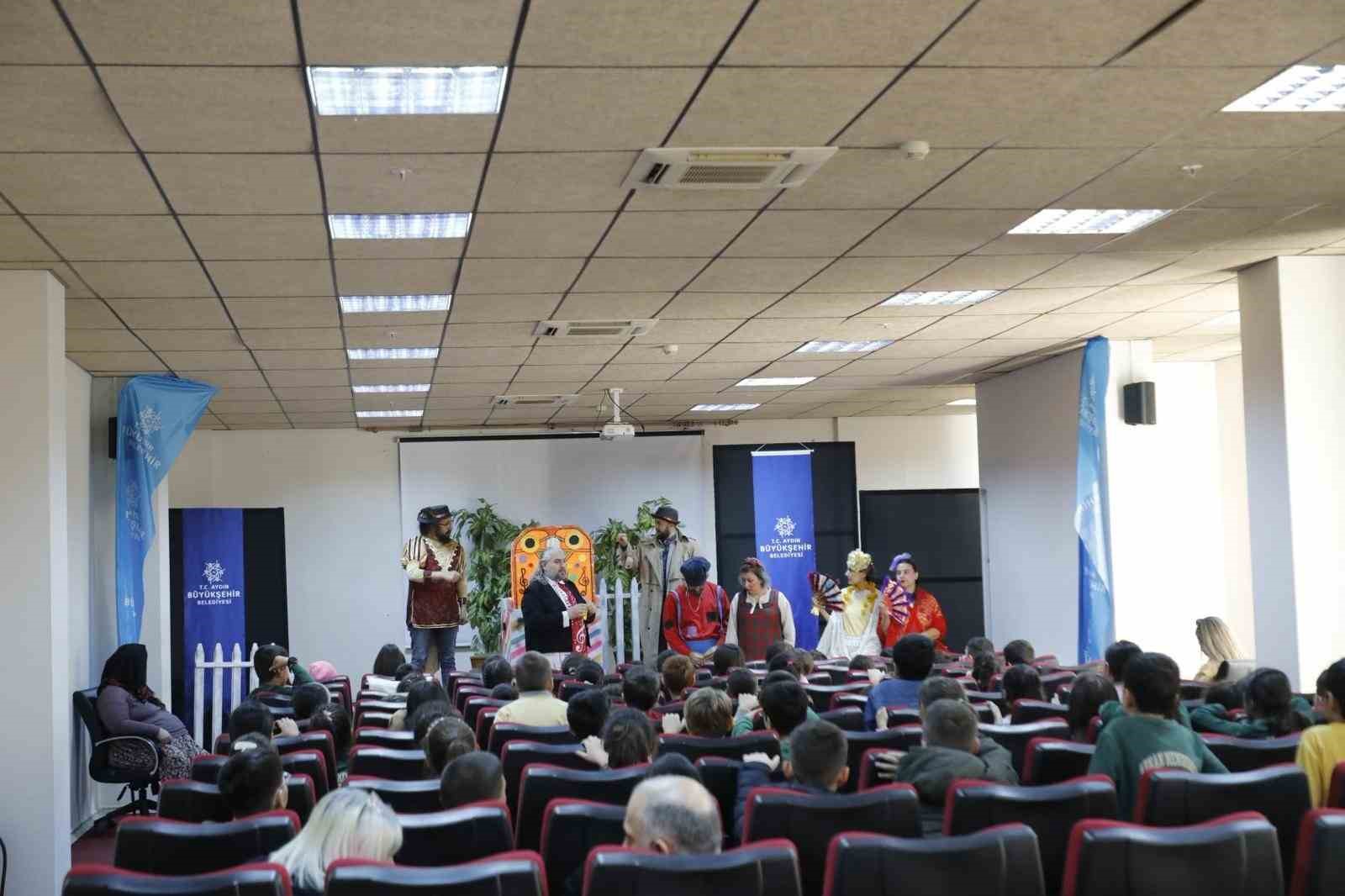 B&uuml;y&uuml;kşehir, K&ouml;şkl&uuml; minikleri tiyatroyla buluşturdu
