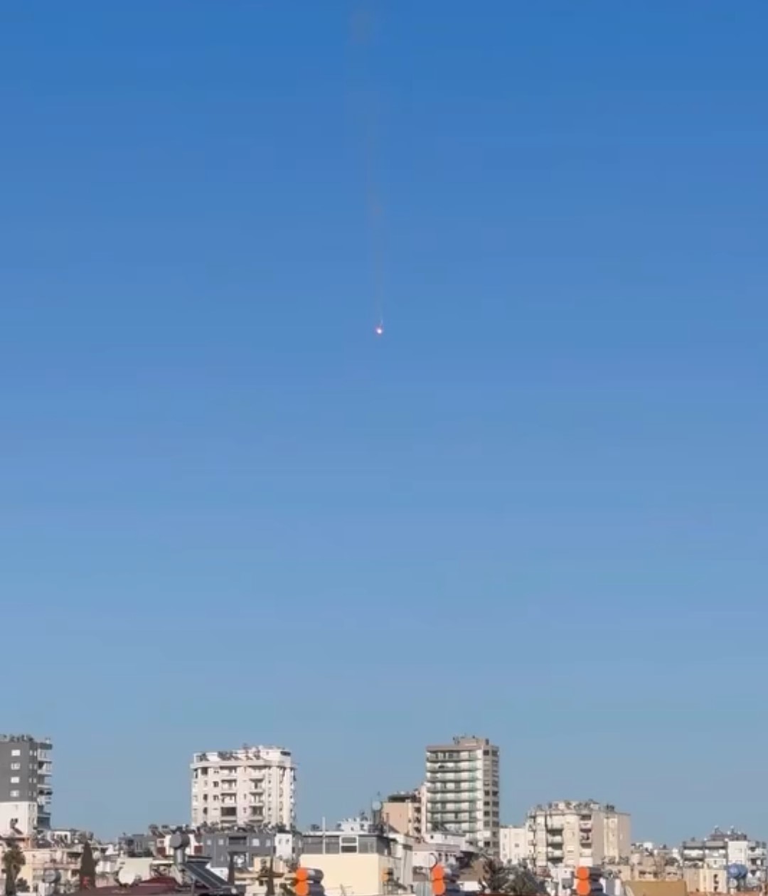 Adana&rsquo;da g&ouml;ky&uuml;z&uuml;nden yanan cisim d&uuml;şt&uuml;
