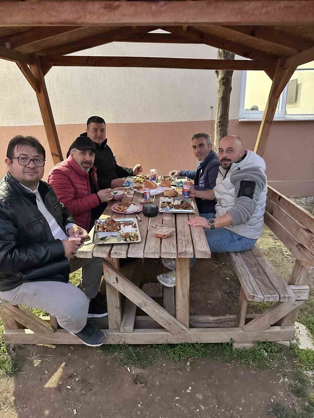 Tarım personeli ve aileleri aynı sofrada buluştu
