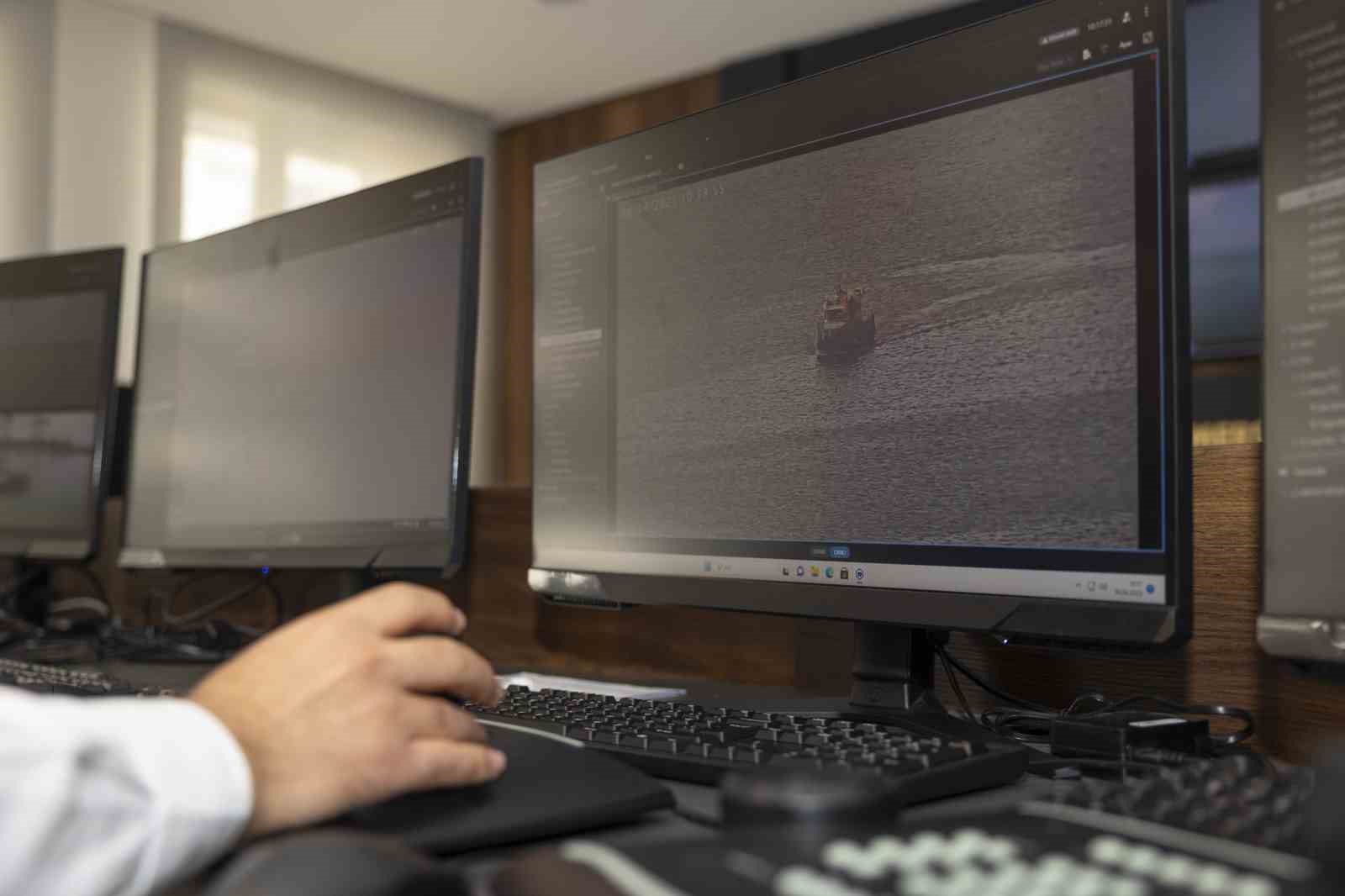 Mersin&rsquo;de denizi kirleten gemiye 13 milyon TL ceza kesildi, gemi rıhtıma bağlandı
