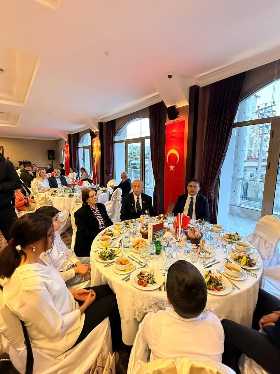 Marmaris İl&ccedil;e Emniyet M&uuml;d&uuml;rl&uuml;ğ&uuml; iftar sofrasını gazi ve şehit yakınları ile paylaştı
