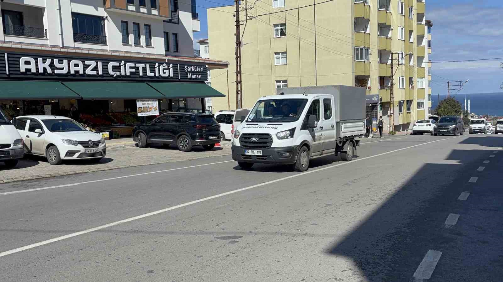 Trabzon&rsquo;da otomobilin &ccedil;arptığı gen&ccedil; kadın metrelerce savruldu... O anlar kamerada
