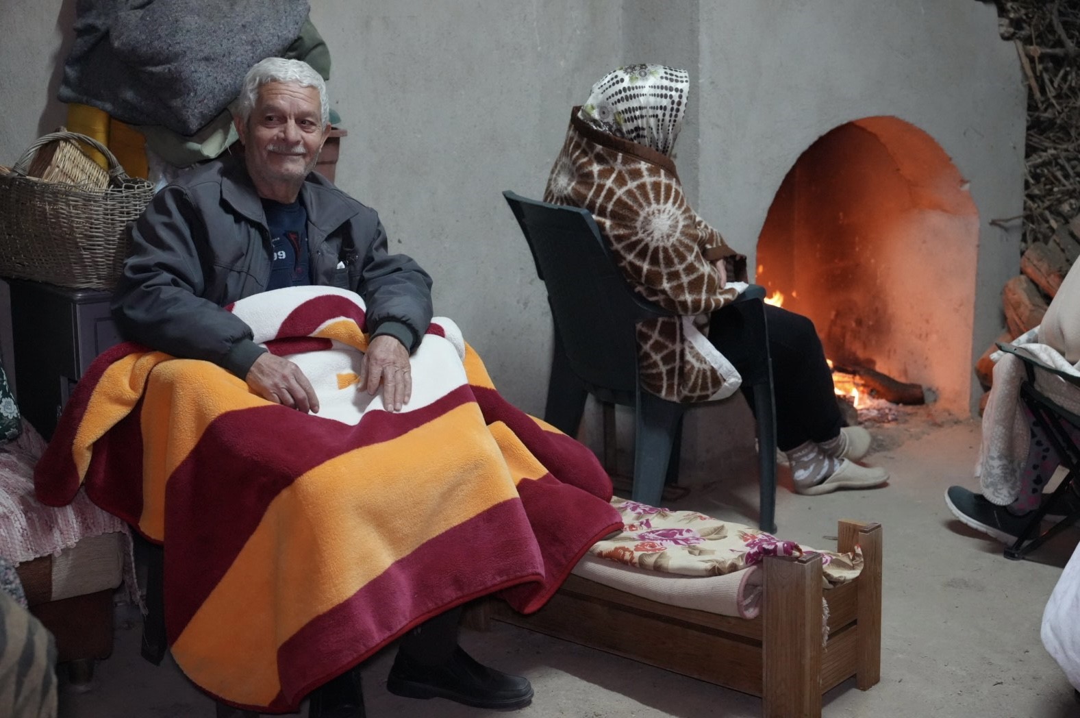 Buldan&rsquo;da 5.1 b&uuml;y&uuml;kl&uuml;ğ&uuml;ndeki depremin ardından yaşanan art&ccedil;ılardan korkan vatandaşlar dışarda sabahladı
