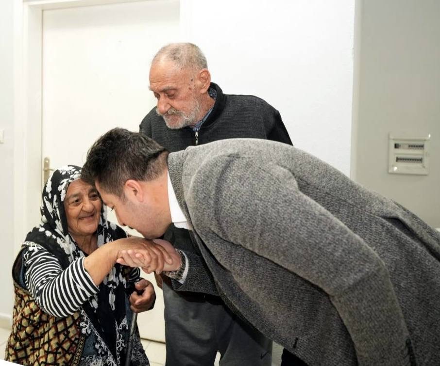 Yenişehir Belediye Başkanı Ercan &Ouml;zel iftar ve sahurlarda vatandaşlar ile bir araya geldi
