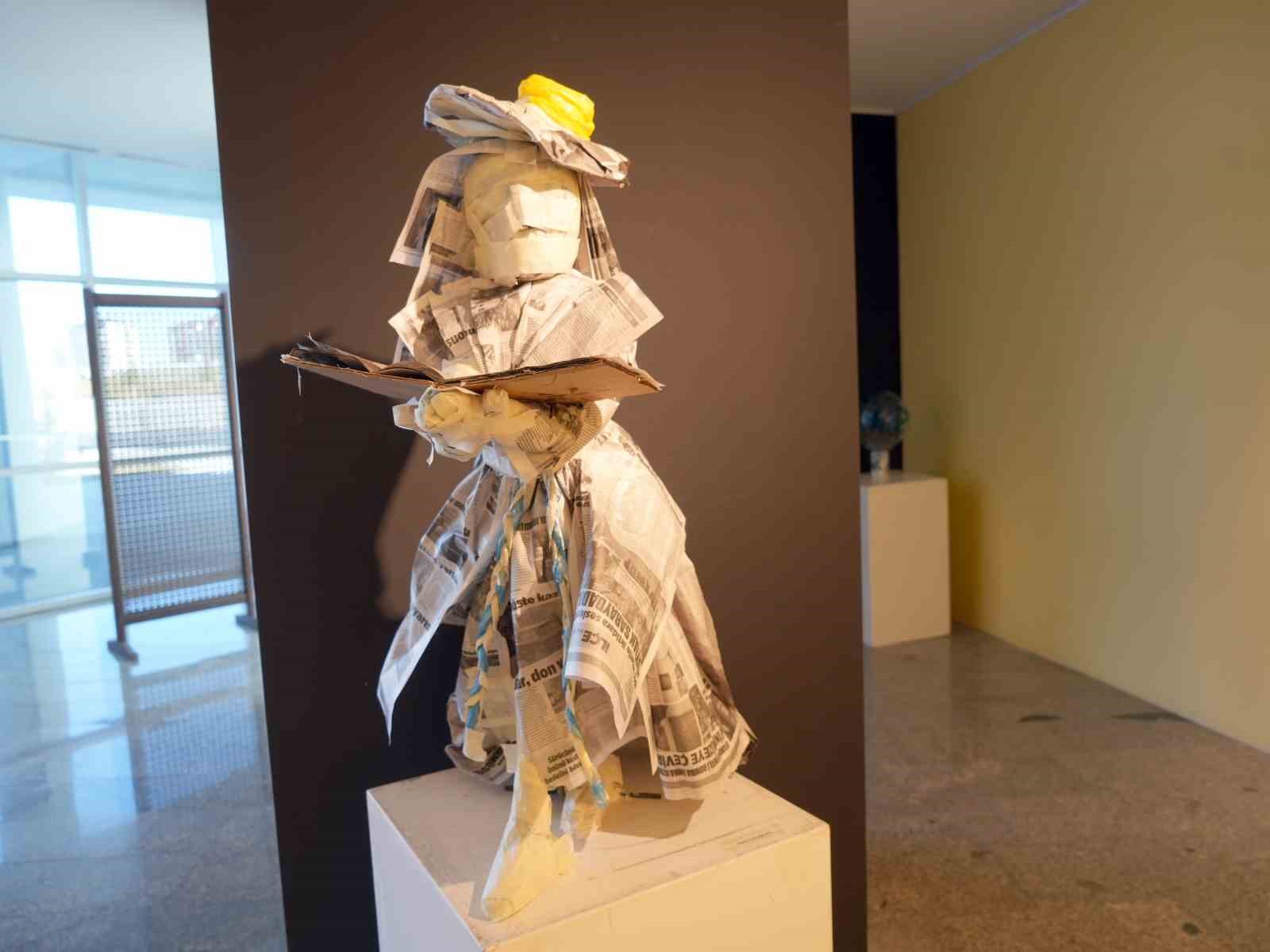 &Uuml;niversite &ouml;ğrencileri atıkları sanata d&ouml;n&uuml;şt&uuml;rd&uuml;
