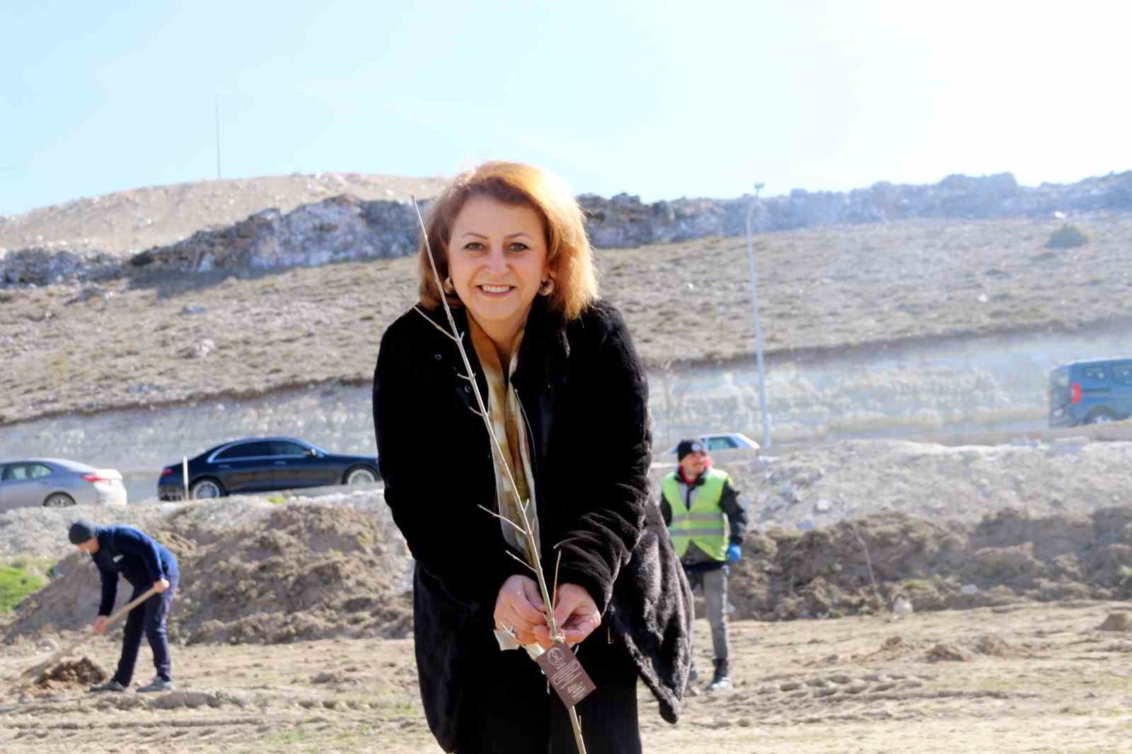 K&uuml;tahya OSB&rsquo;de fidan dikim etkinliği
