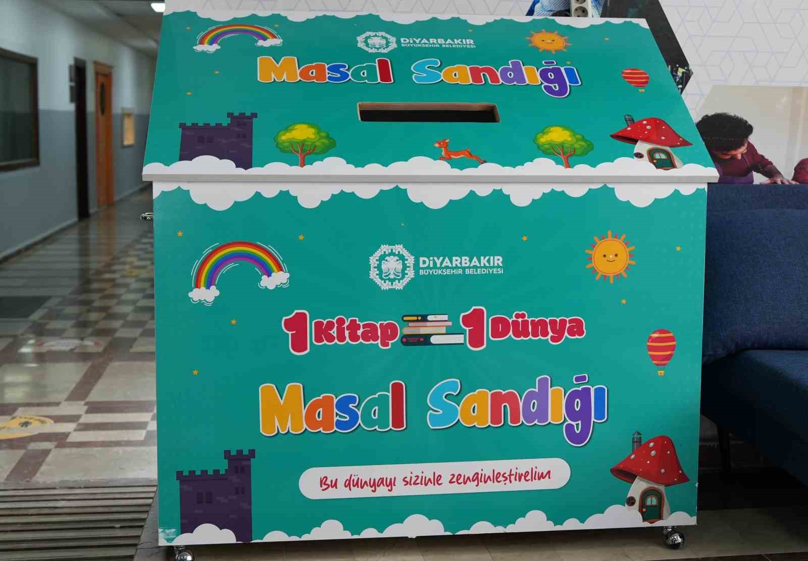 Diyarbakır&rsquo;da masal sandığı kuruldu: Kitaplar &ccedil;ocuklar i&ccedil;in toplanıyor
