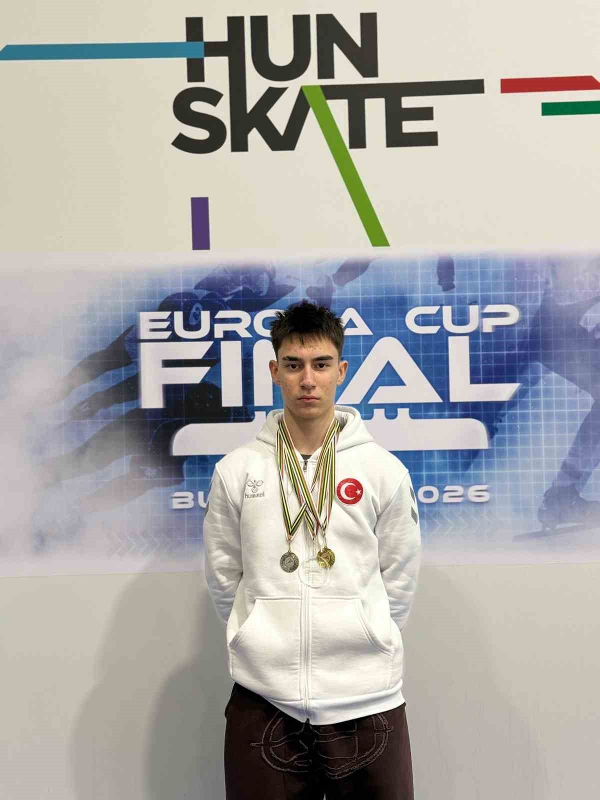 Şampiyona &ccedil;i&ccedil;ekli karşılama
