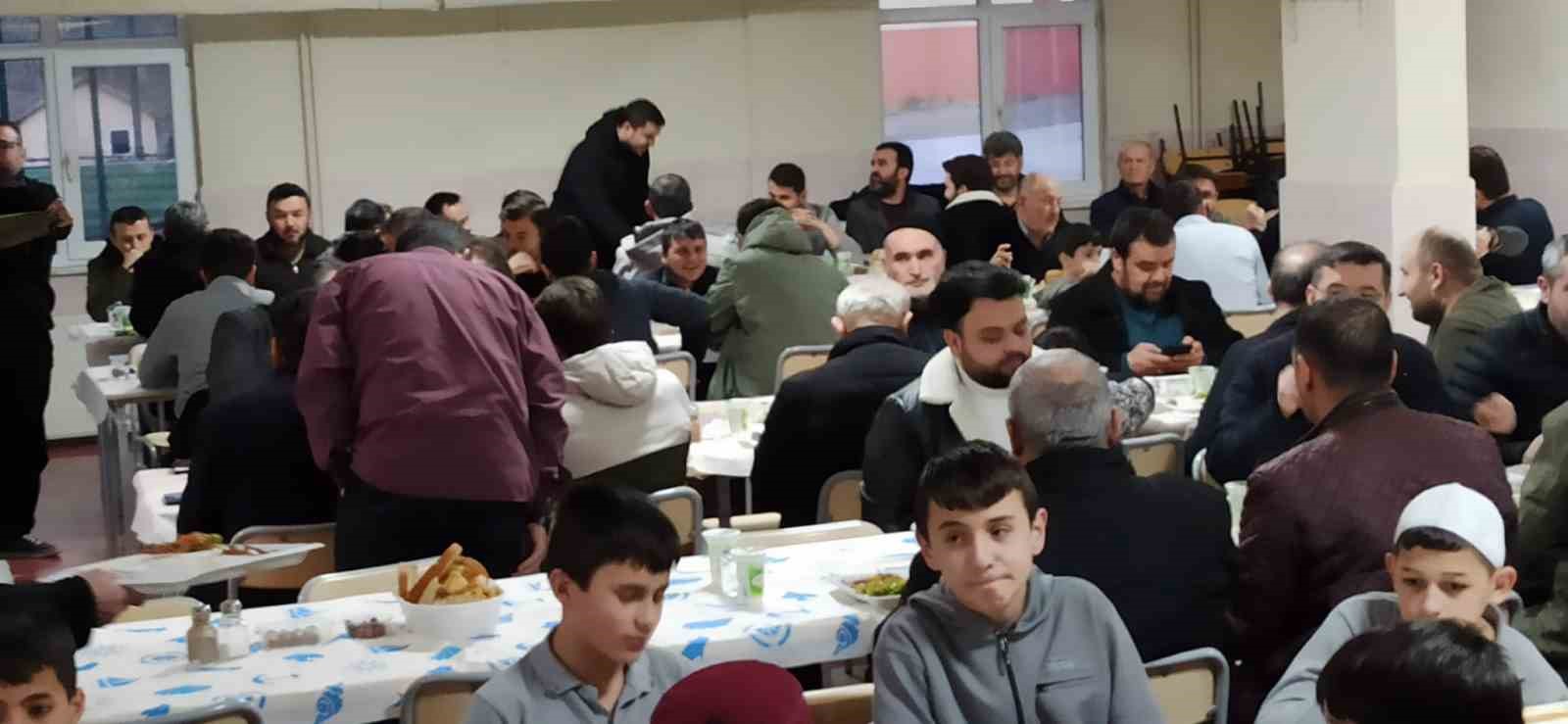Hafız adayları din g&ouml;revlileri ile iftar programında bir araya geldiler
