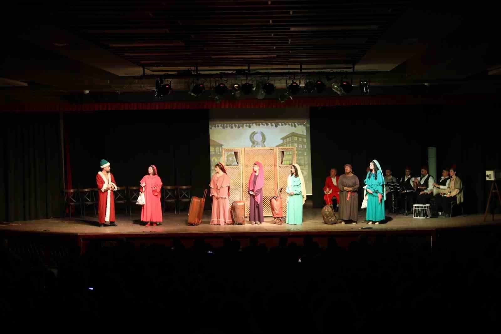 Orta oyununa &ccedil;ağdaş yorum
