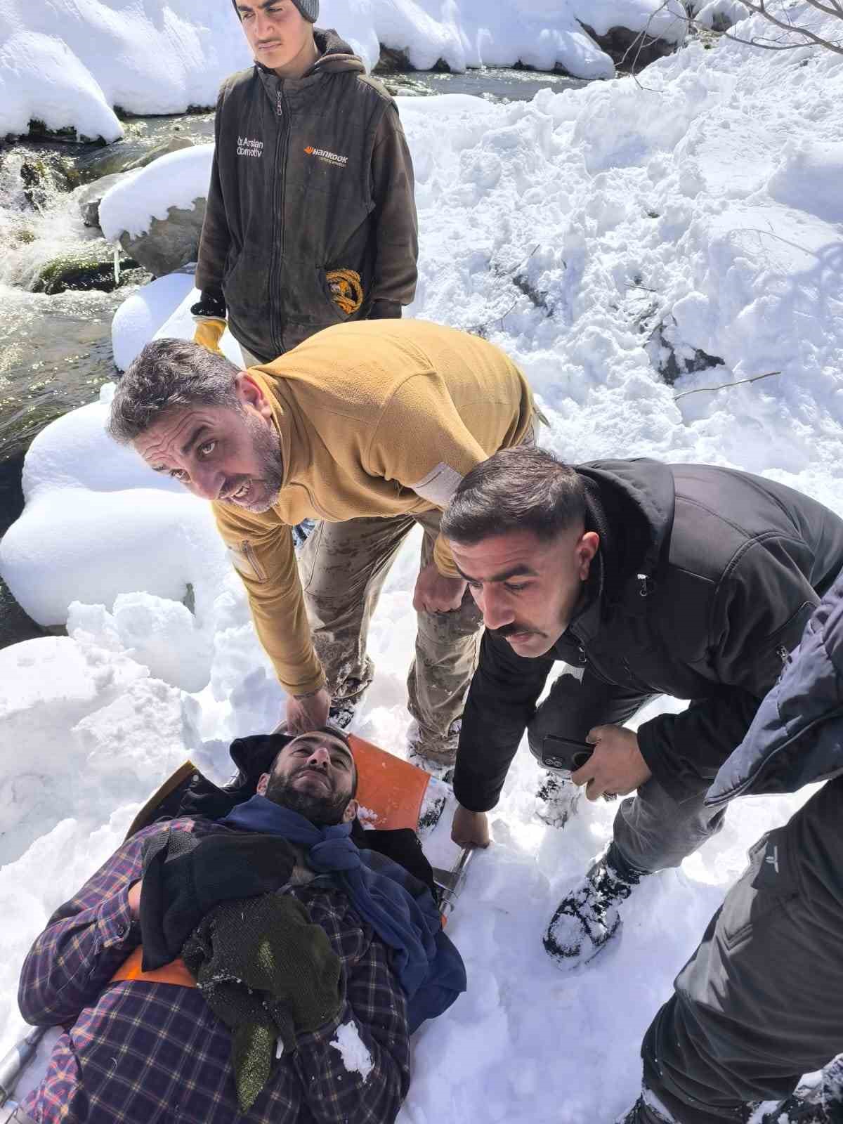 Kayıp vatandaş donmak &uuml;zereyken Hask&ouml;y dağlarında bulundu
