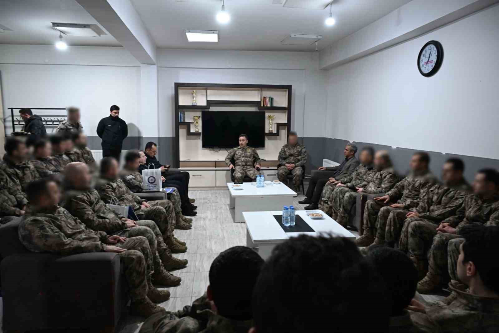 Ağrı Emniyet M&uuml;d&uuml;r&uuml; &Ouml;nder, &Ouml;zel Harek&acirc;t personeliyle iftarda bir araya geldi
