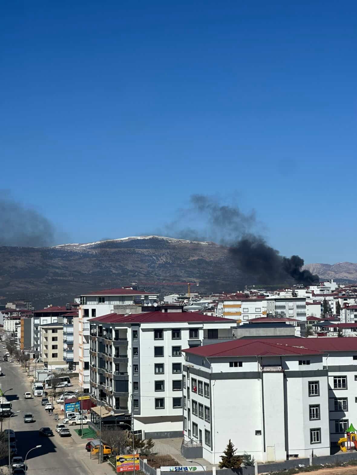Kahramanmaraş’ta manavda çıkan yangını itfaiye söndürdü