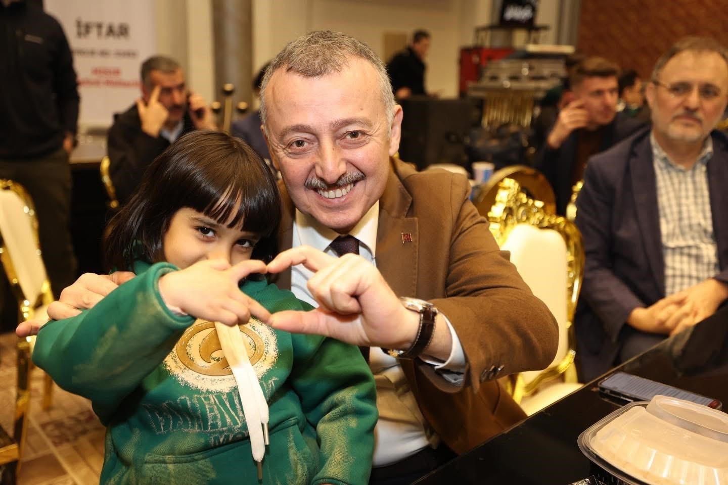 Gazze&rsquo;den Mısır&rsquo;a sığınan aileler aynı sofrada buluştu
