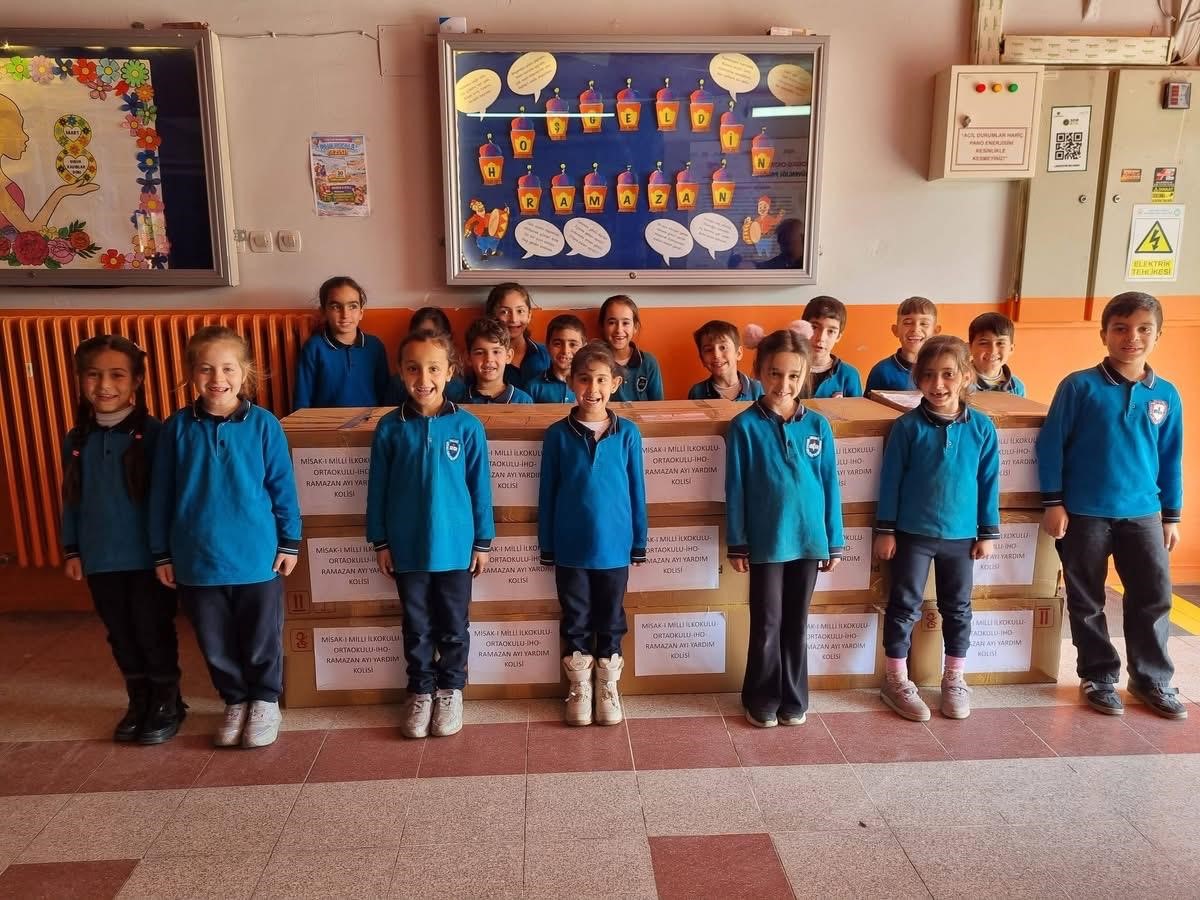 Salihli&rsquo;de &ouml;ğrencilerden Ramazan&rsquo;da dayanışma &ouml;rneği
