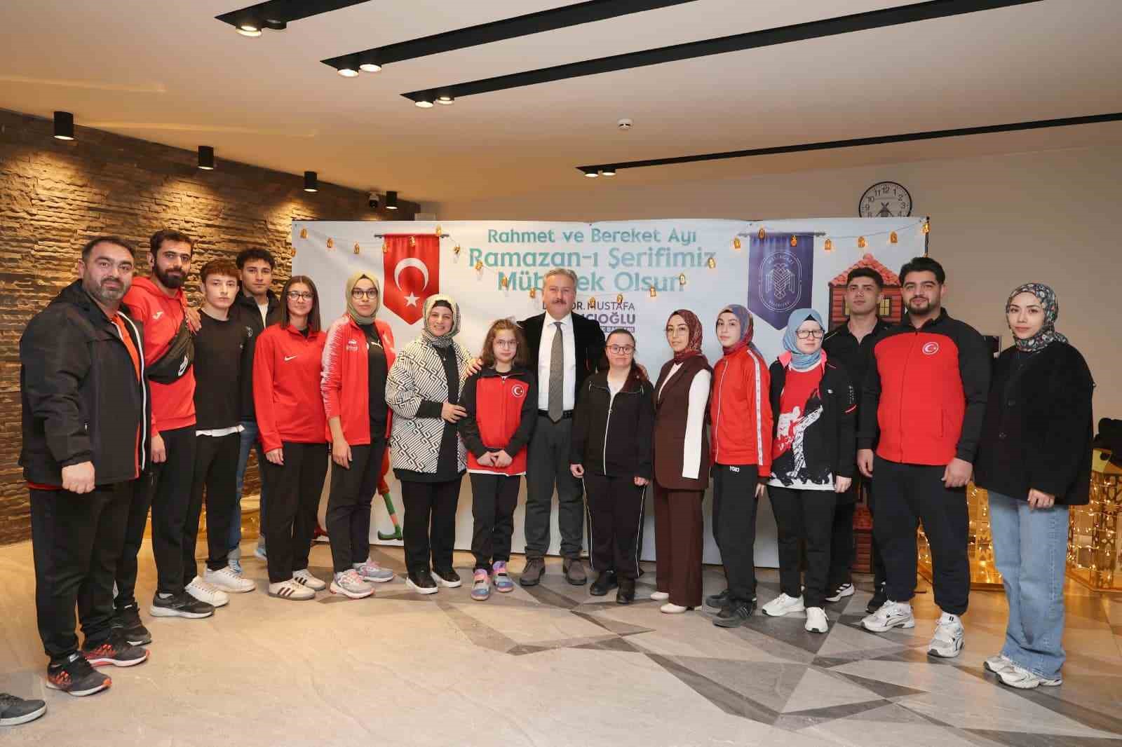 Başkan Palancıoğlu, gen&ccedil;lerle iftar sofrasında buluştu
