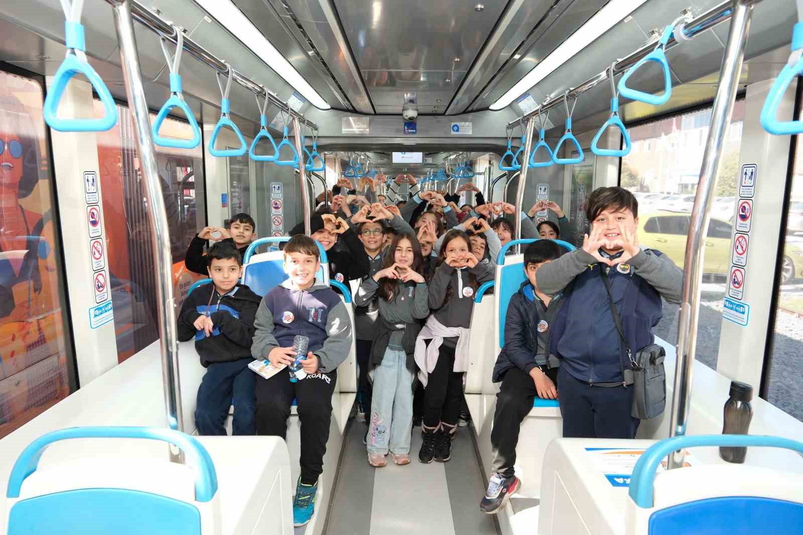 &Ouml;ğrenciler tramvayın tarihini keyifli yolculukla &ouml;ğrendi
