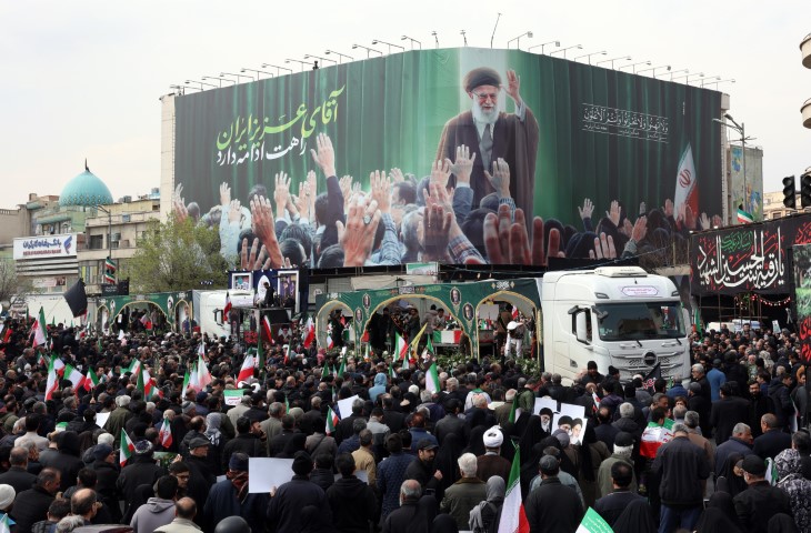 İran'da ABD-İsrail saldırılarında hayatını kaybeden &uuml;st d&uuml;zey askeri yetkililer i&ccedil;in cenaze t&ouml;reni