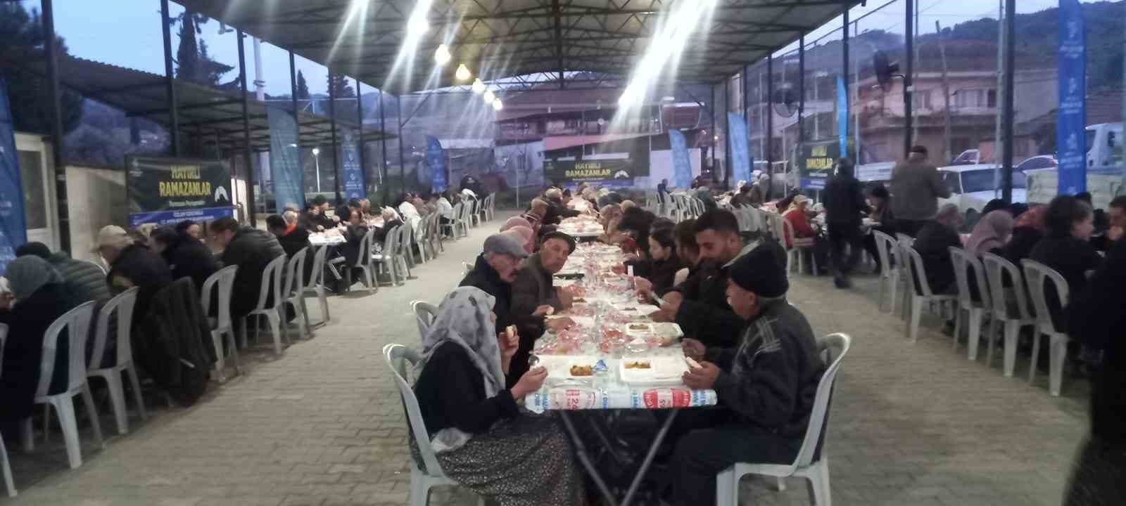 B&uuml;y&uuml;kşehir&rsquo;in iftar sofraları vatandaşları buluşturuyor
