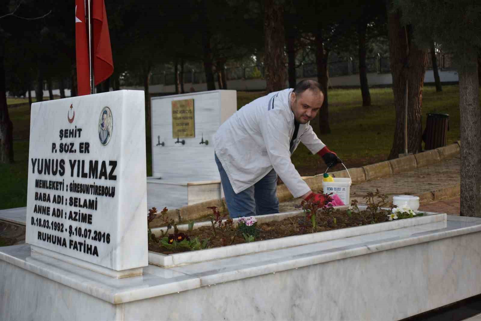 Bursa&rsquo;da Ramazan boyunca şehitlere vefa ziyaretleri
