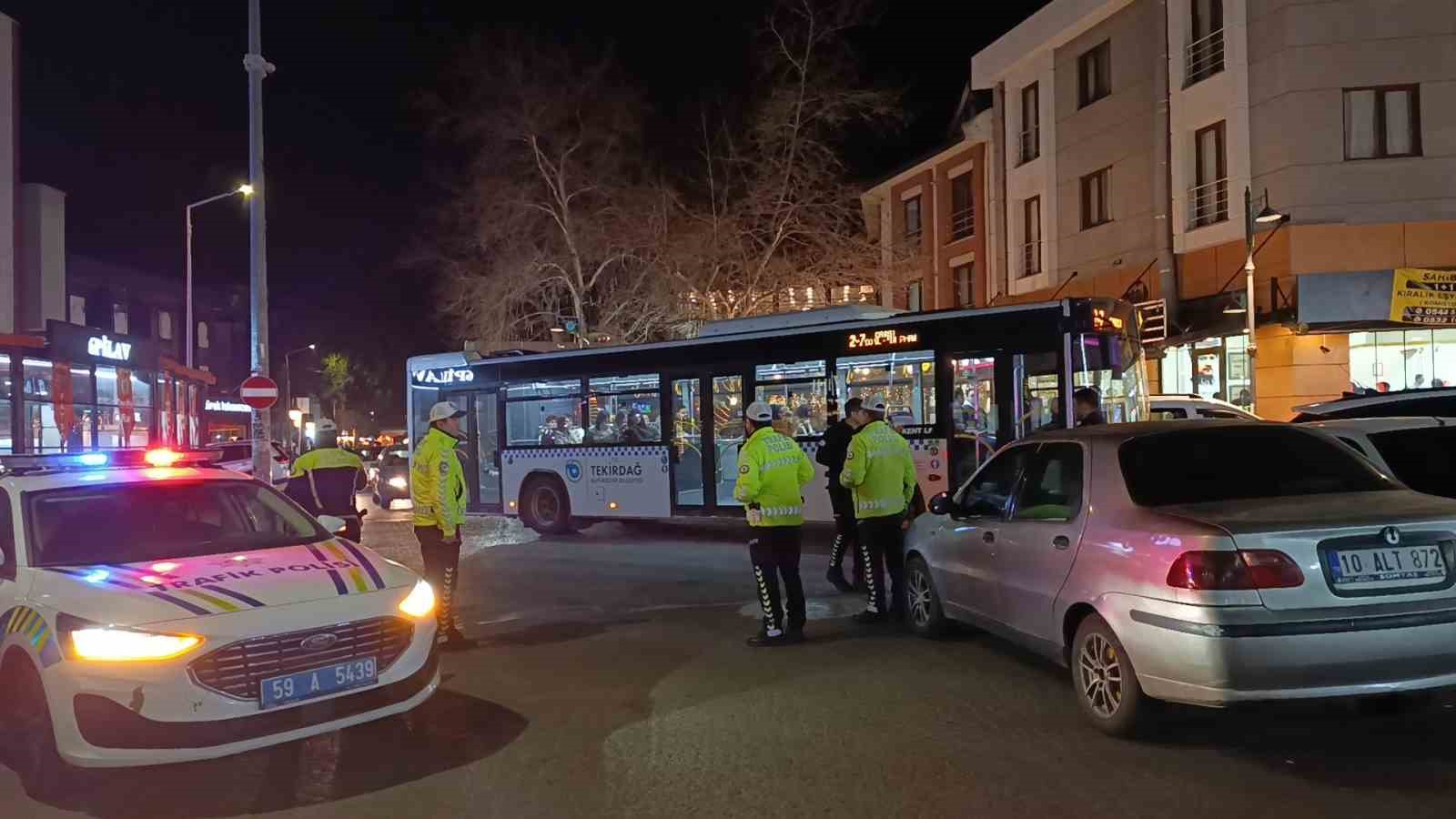 Tekirdağ&rsquo;da "Dur" ihtarına uymayan s&uuml;r&uuml;c&uuml; aracını bırakıp ka&ccedil;tı: S&uuml;r&uuml;c&uuml;ye 210 bin TL ceza uygulandı
