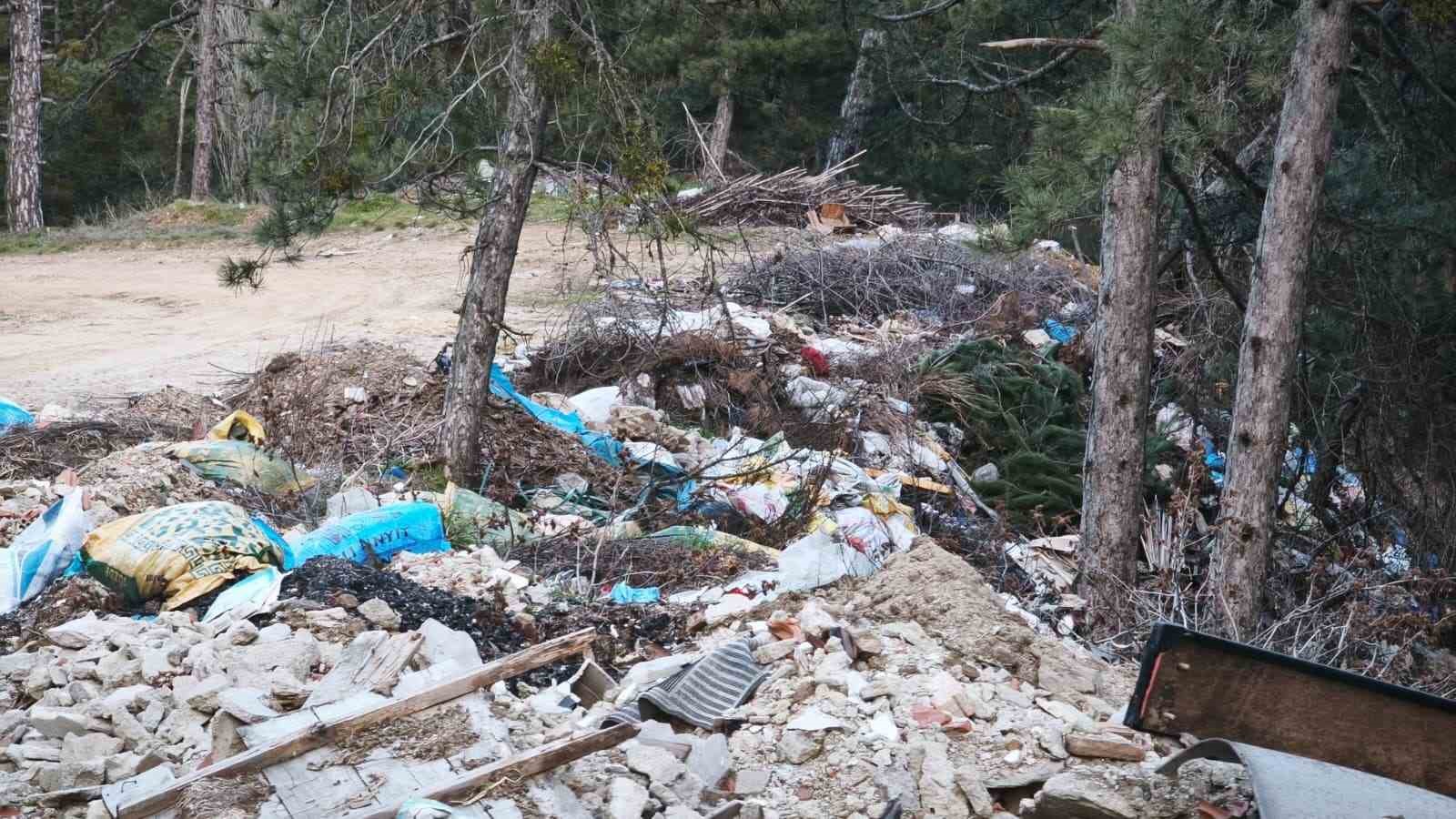 Doğanın kalbine çöp doldurdular