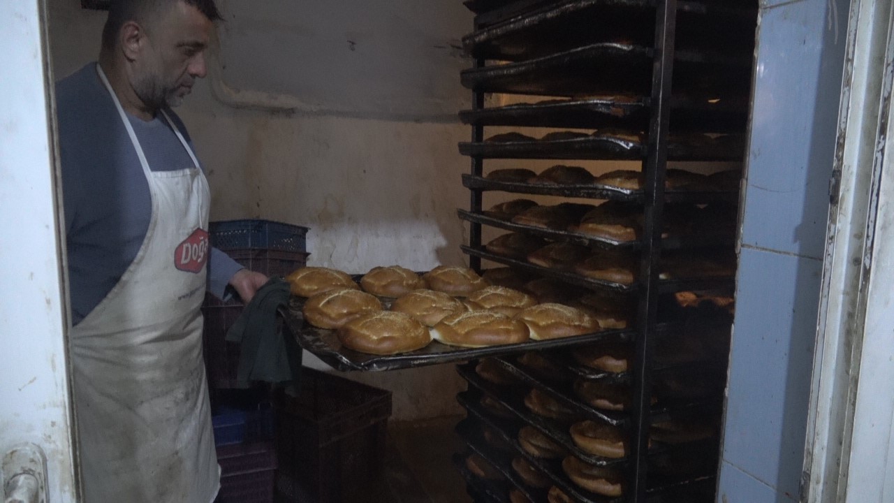 Ramazan ayında zam yapmayan fırıncı ekmeği ve pideyi 10 TL&rsquo;den satıyor
