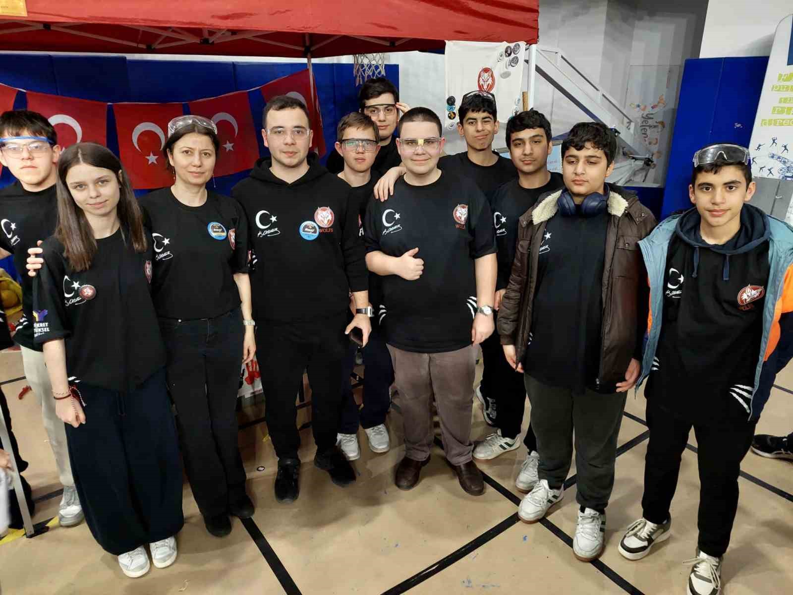 Gebze’nin Robotik Takımları Turknet’in Gigafiber’i ile desteklediği FRC’de