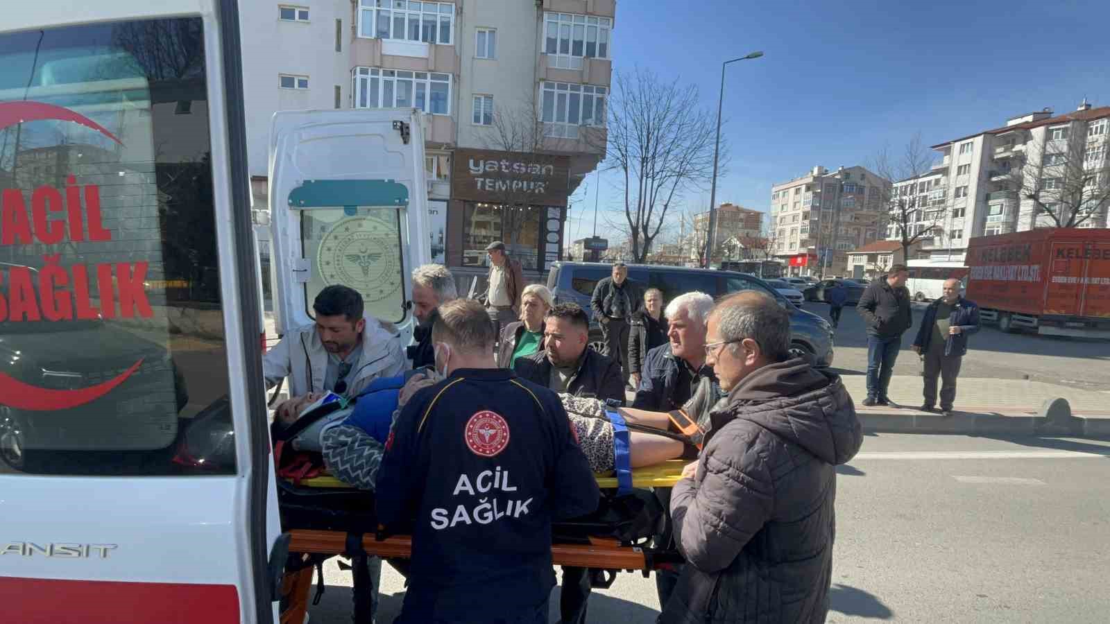 Tekirdağ&rsquo;da korkutan kaza: Arabanın &ccedil;arptığı yaya yere yığıldı
