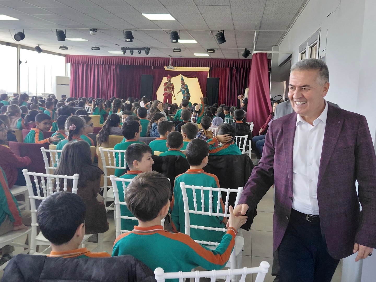 Başkan Erol: "&Ccedil;ocuklarımızın y&uuml;z&uuml;ndeki tebess&uuml;m her şeye değer"
