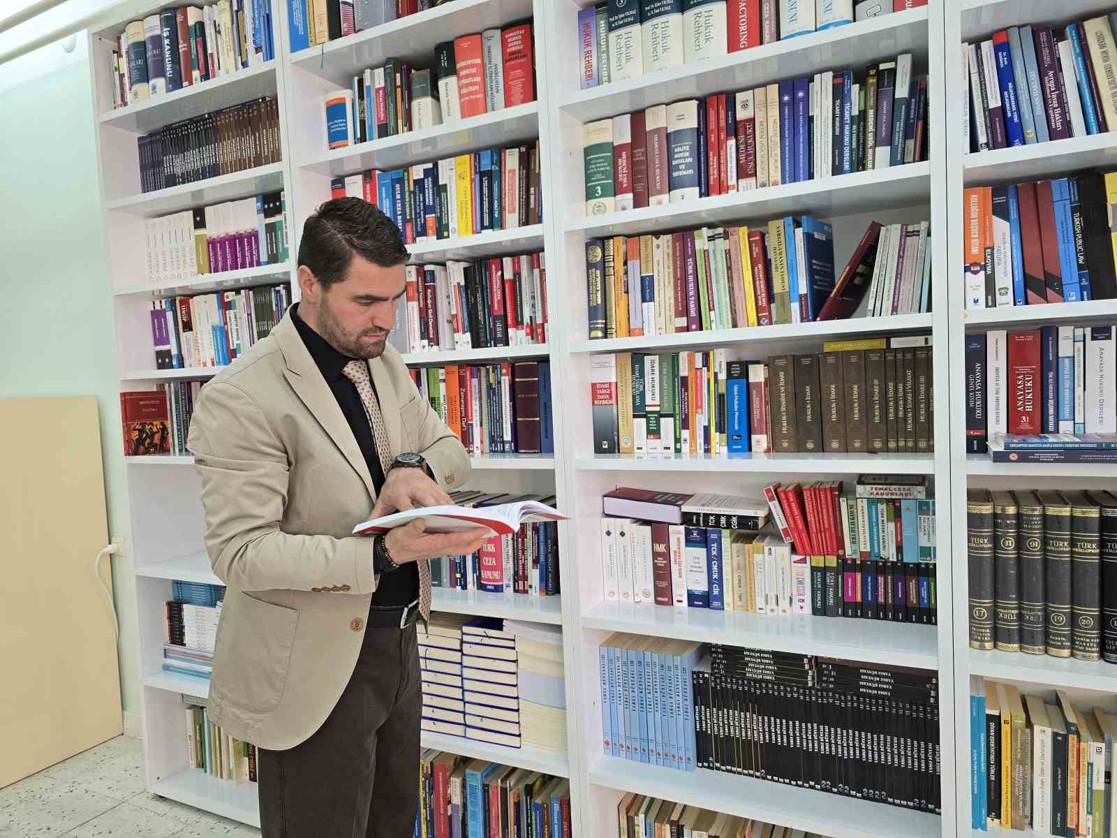 Do&ccedil;. Dr. Mustafa &Ouml;zalp: "ABD, Orta Doğu bataklığında duvara tosladı"
