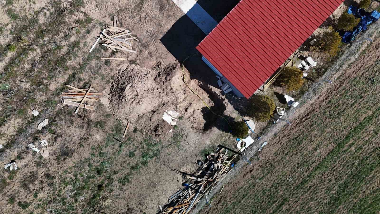 Babasının bahçesinde cansız bedeni bulunan kızın kesin ölüm sebebi araştırılıyor