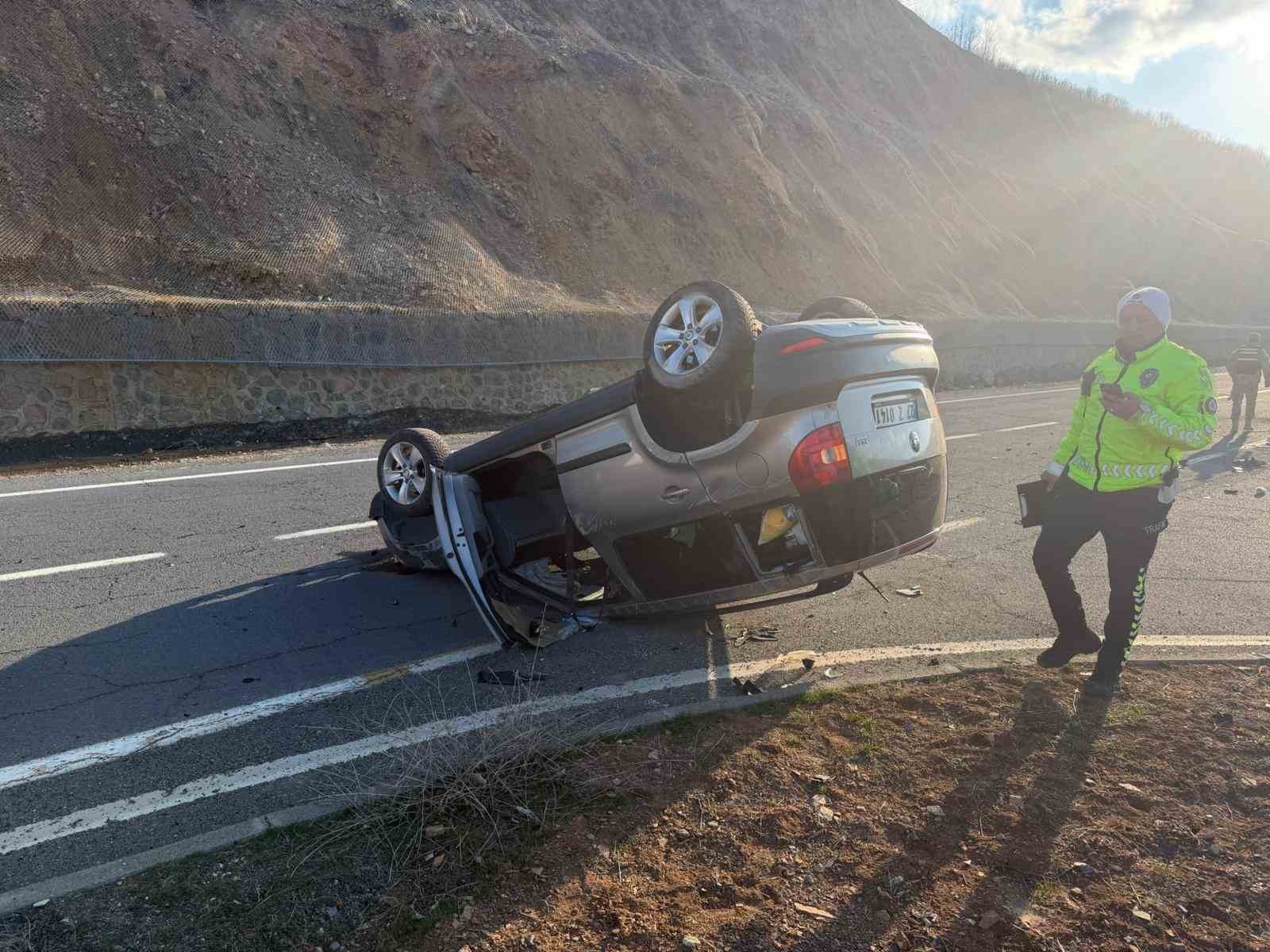 Bing&ouml;l&rsquo;de otomobil takla attı: 2 yaralı
