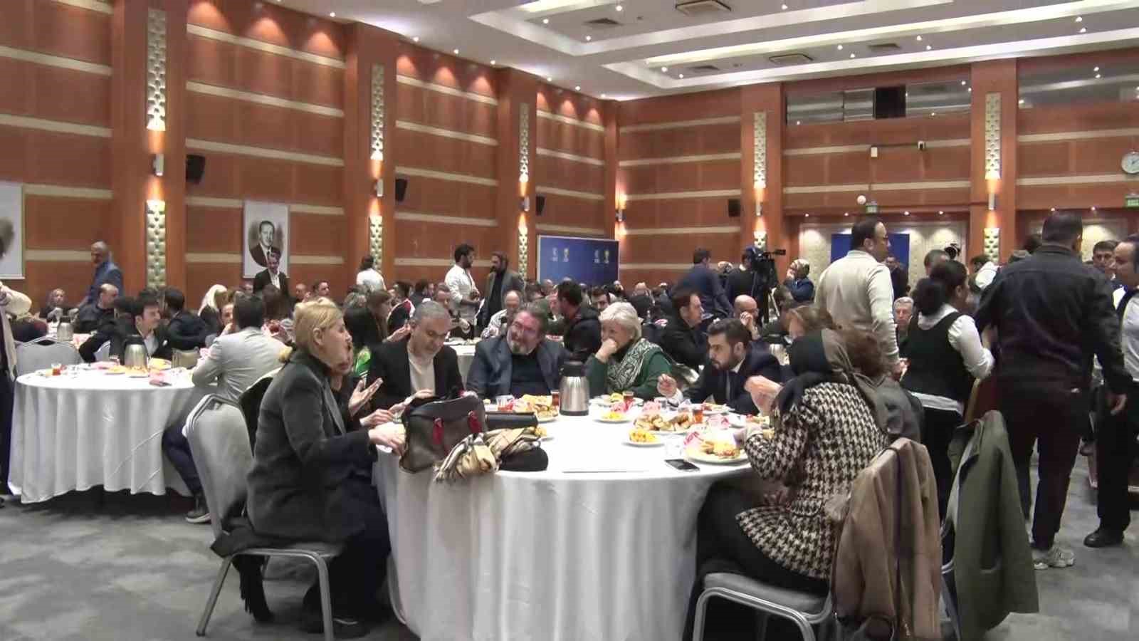 AK Parti İstanbul İl Başkanlığı’nda basın mensupları için sahur programı düzenlendi