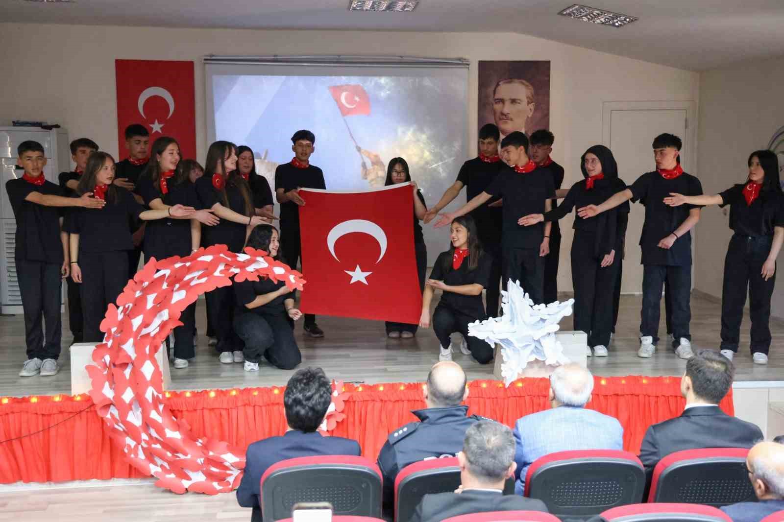 &Ccedil;ameli&rsquo;de İstikl&acirc;l Marşı&rsquo;nın kabul&uuml;n&uuml;n 105. yılı duygu dolu programla anıldı
