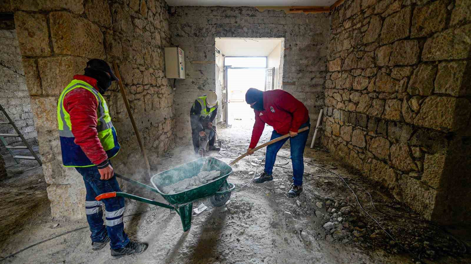 İliç’in tarihi taş binası restorasyonla yeniden hayat buluyor